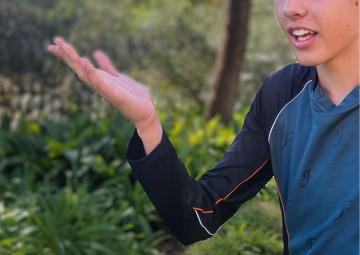 JF skitter met A’s op die verhoog JF skitter met A’s op die verhoog